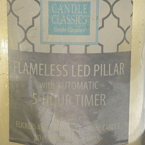 Impressions Flameless LED Pillar Candles - White and Gold - Picture 9 of 9